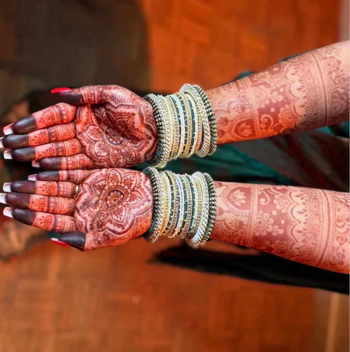 Vinoja Mehndi Artiste 5