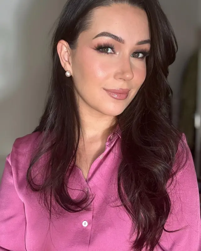 Hair & Makeup — Hina Makeup à Lamorlaye — Desi Corner