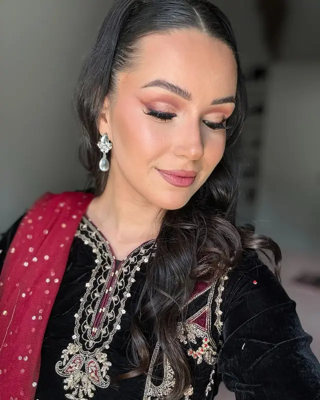Hair & Makeup — Hina Makeup à Lamorlaye — Desi Corner