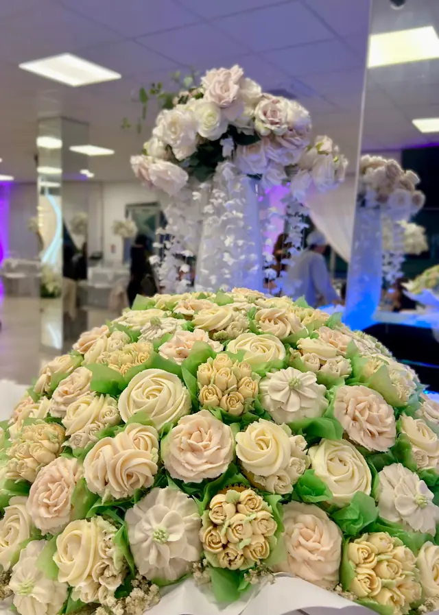 Cake / Pâtisserie — Cupcakes Fleuris à Franconville — Desi Corner