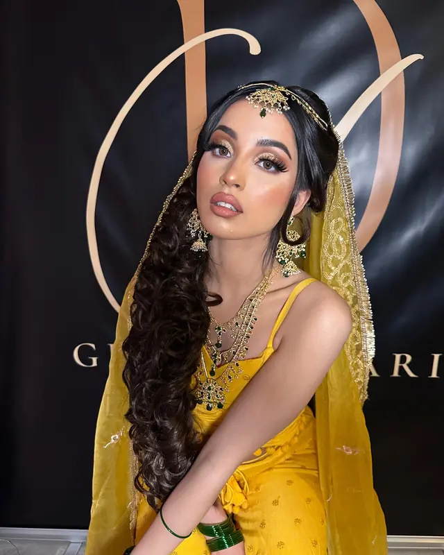 Hair & Makeup — Glow of paris à Paris — Desi Corner