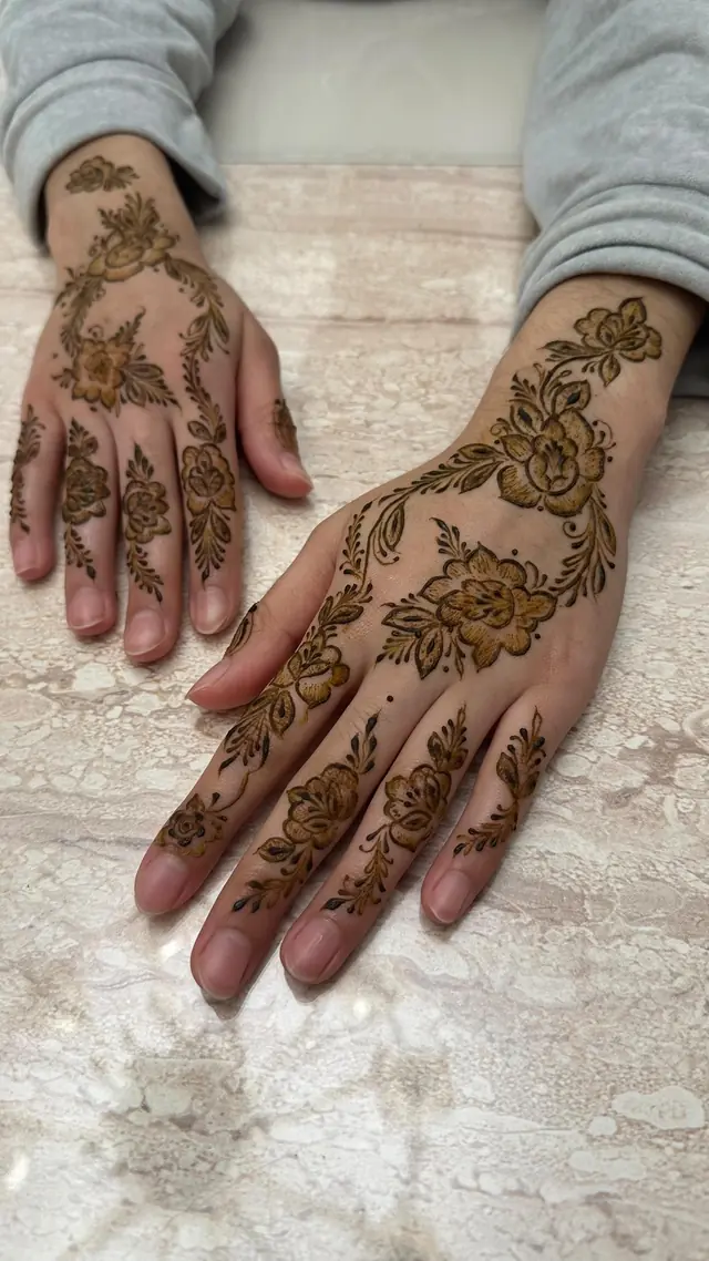 Henné — Henna Tahera à Cergy — Desi Corner
