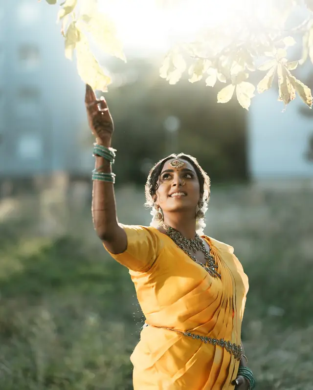 Hair & Makeup — Gaya Mohan MUA à Persan — Desi Corner