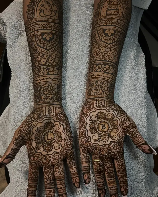 Henné — Vinoja Mehndi Artiste à Paris — Desi Corner