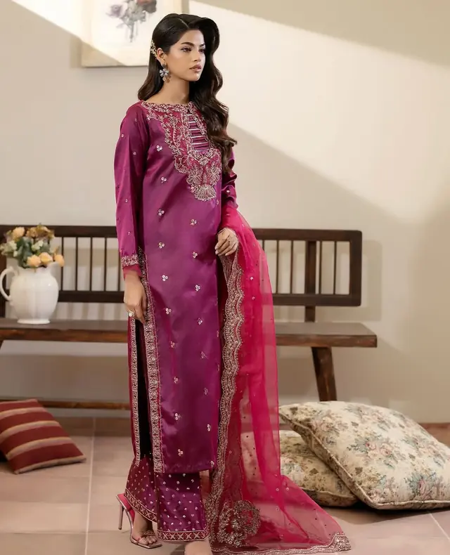 Prêt à porter — Tasneem Couture Beauté à Pantin — Desi Corner