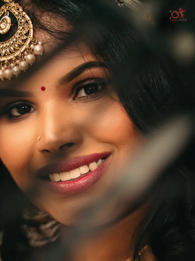 Hair & Makeup — Gaya Mohan MUA à Persan — Desi Corner