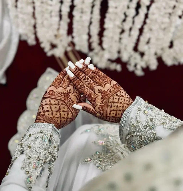 Henné — Mehendi by Kajal à Paris — Desi Corner