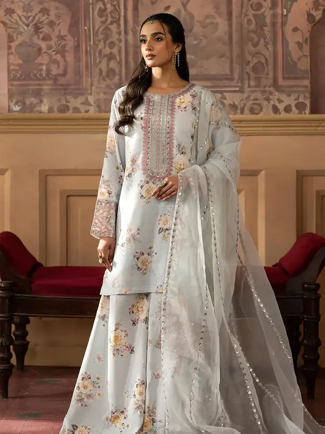 Prêt à porter — Tasneem Couture Beauté à Pantin — Desi Corner