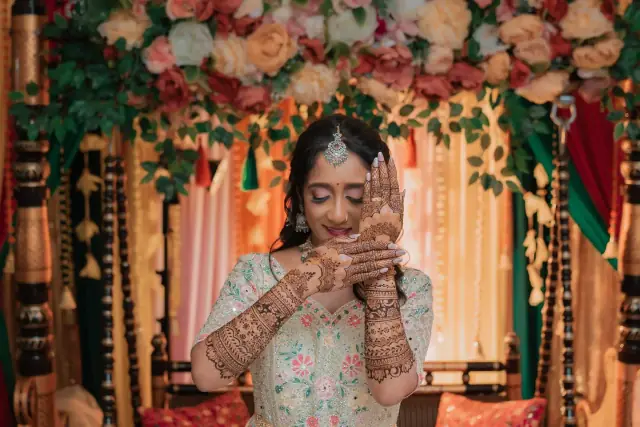 Henné — Vinoja Mehndi Artiste à Paris — Desi Corner