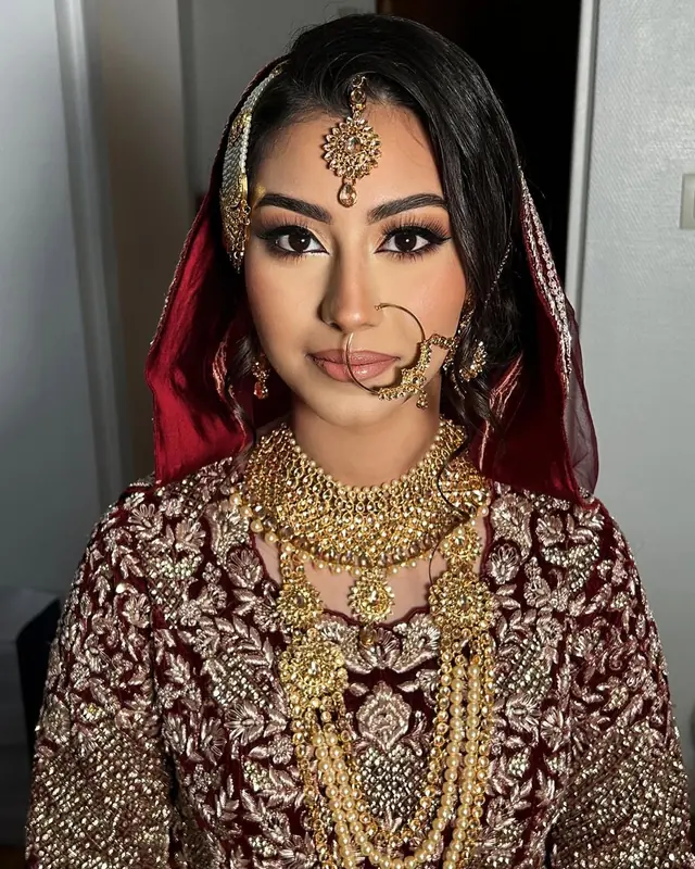 Hair & Makeup — Hina Makeup à Lamorlaye — Desi Corner