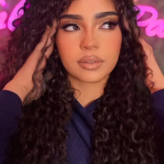 Hair & Makeup — Glow of paris à Paris — Desi Corner