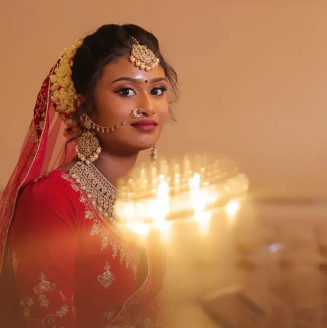 Hair & Makeup — Gaya Mohan MUA à Persan — Desi Corner