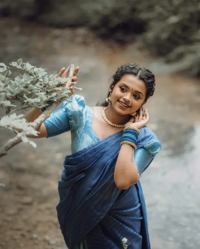 Hair & Makeup — Gaya Mohan MUA à Persan — Desi Corner