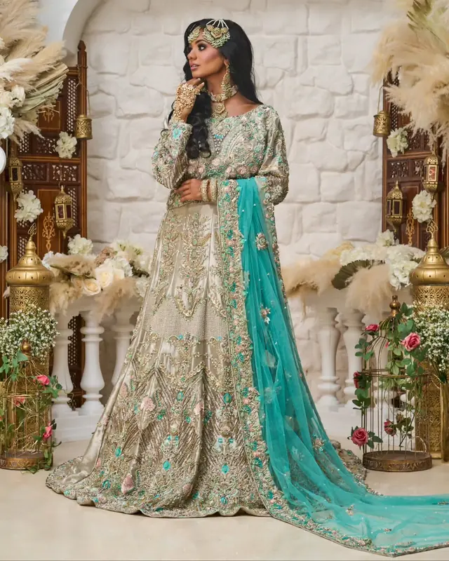 Photo & Vidéo — Naumanoscop à Colombes — Desi Corner