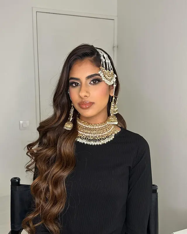 Hair & Makeup — Makeup By Tahera à Cergy — Desi Corner