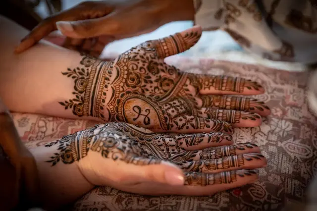 Henné — Mehendi by Kajal à Paris — Desi Corner