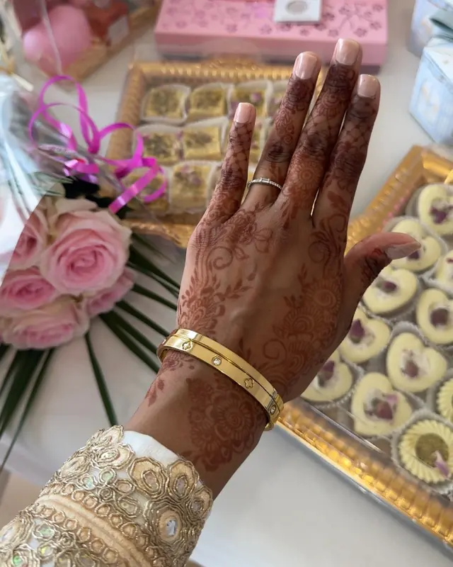 Henné — Nens Hennaya à Le Blanc-Mesnil — Desi Corner