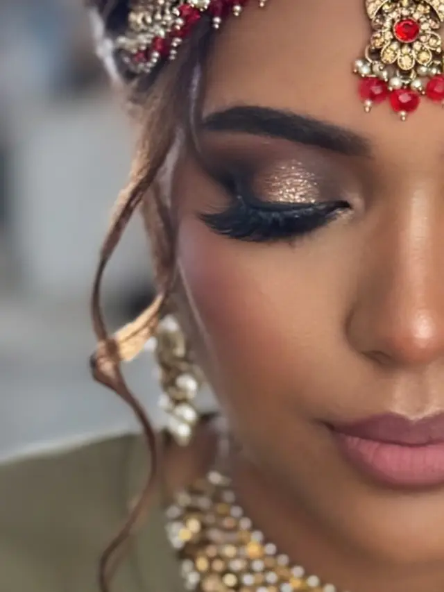 Hair & Makeup — Hina Makeup à Lamorlaye — Desi Corner