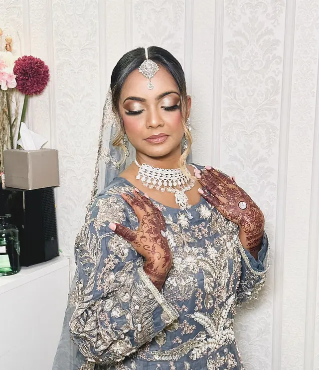 Henné — Nens Hennaya à Le Blanc-Mesnil — Desi Corner