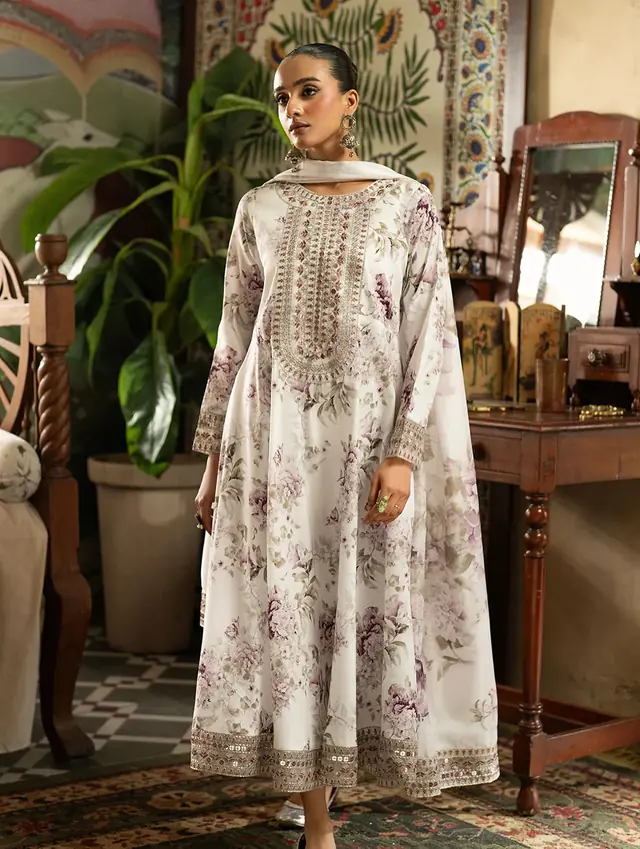 Prêt à porter — Tasneem Couture Beauté à Pantin — Desi Corner