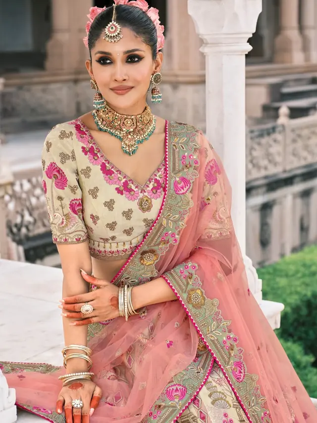 Prêt à porter — Inavaa Collection à Paris — Desi Corner