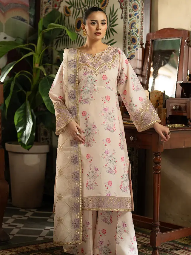 Prêt à porter — Tasneem Couture Beauté à Pantin — Desi Corner