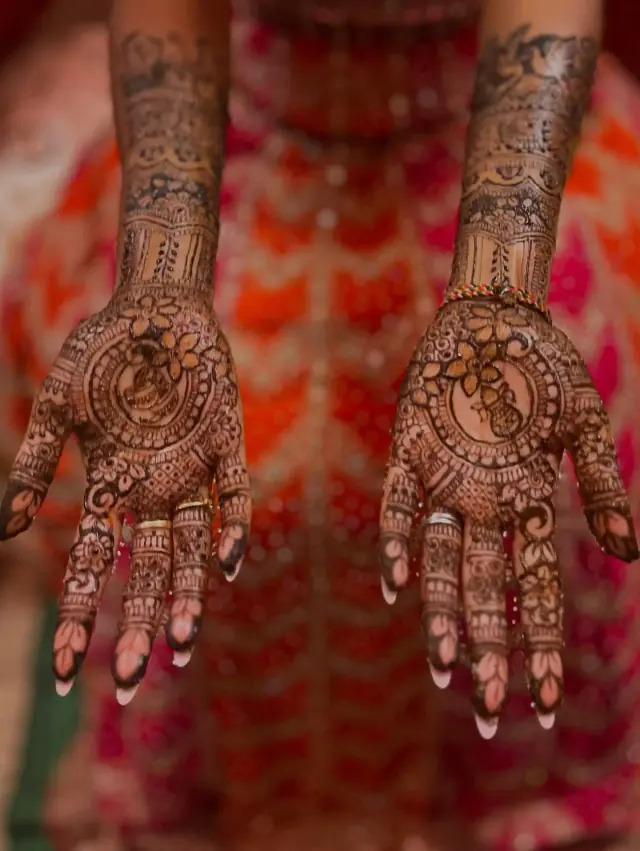 Henné — Vinoja Mehndi Artiste à Paris — Desi Corner