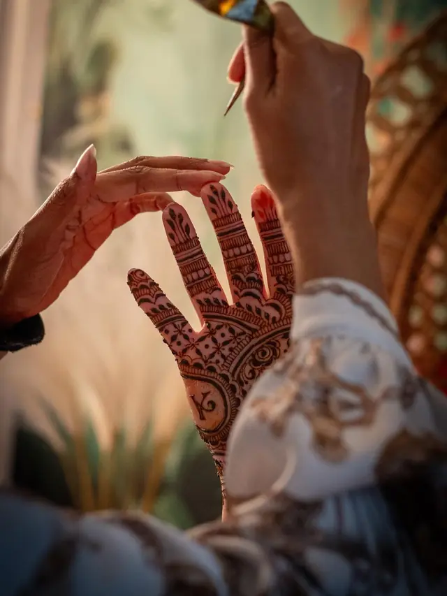 Henné — Mehendi by Kajal à Paris — Desi Corner