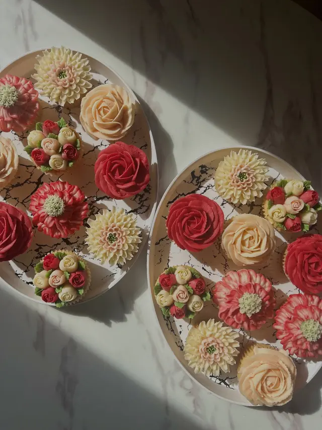 Cake / Pâtisserie — Cupcakes Fleuris à Franconville — Desi Corner