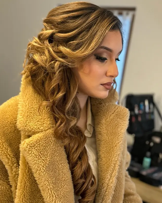 Hair & Makeup — Hina Makeup à Lamorlaye — Desi Corner