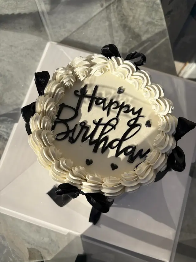 Cake / Pâtisserie — Cake Diamant à Drancy — Desi Corner