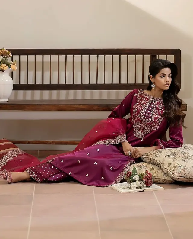 Prêt à porter — Tasneem Couture Beauté à Pantin — Desi Corner