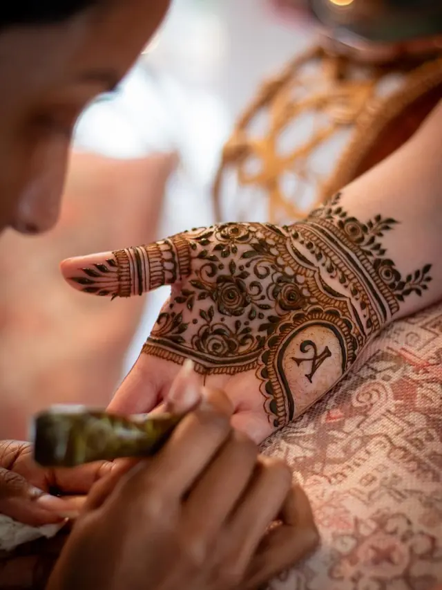 Henné — Mehendi by Kajal à Paris — Desi Corner