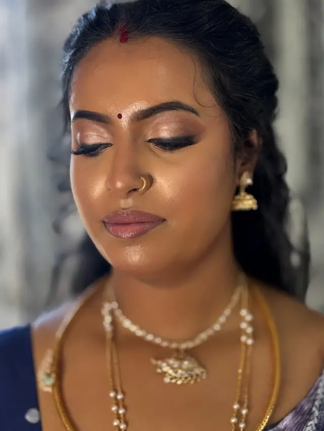 Hair & Makeup — Gaya Mohan MUA à Persan — Desi Corner