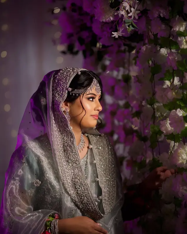 Hair & Makeup — Hina Makeup à Lamorlaye — Desi Corner