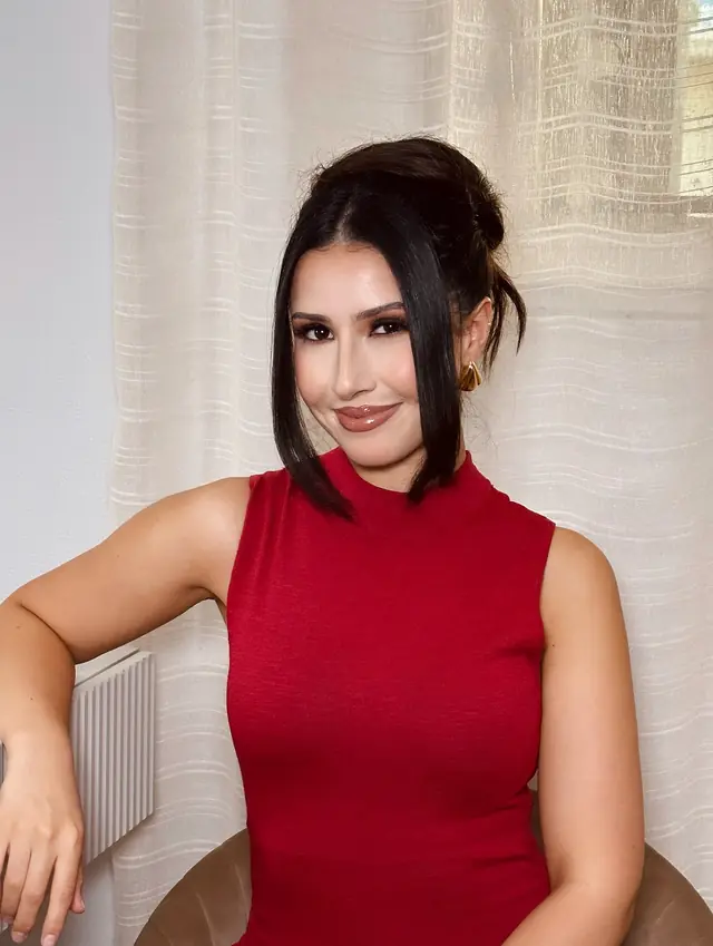 Hair & Makeup — Glamavia  à Arnouville — Desi Corner