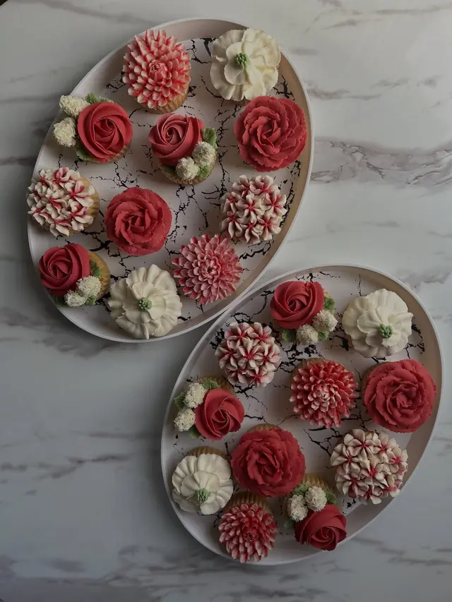 Cake / Pâtisserie — Cupcakes Fleuris à Franconville — Desi Corner