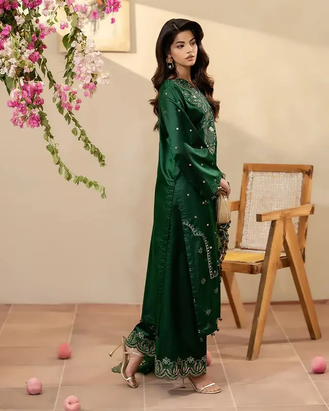 Prêt à porter — Tasneem Couture Beauté à Pantin — Desi Corner