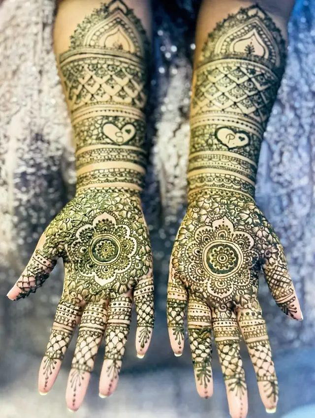 Henné — Sridarshiny Henné à Évry — Desi Corner