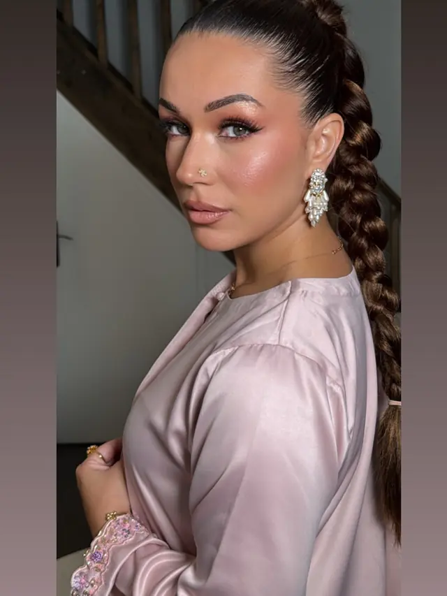 Hair & Makeup — Hina Makeup à Lamorlaye — Desi Corner