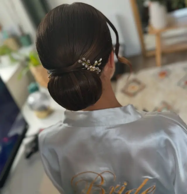 Hair & Makeup — Hina Makeup à Lamorlaye — Desi Corner