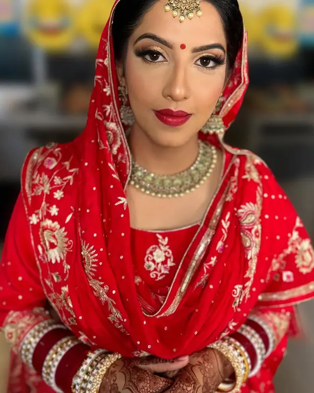 Hair & Makeup — Hina Makeup à Lamorlaye — Desi Corner