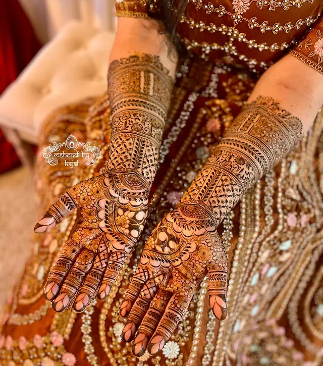 Henné — Mehendi by Kajal à Paris — Desi Corner
