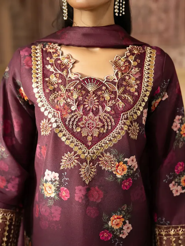 Prêt à porter — Tasneem Couture Beauté à Pantin — Desi Corner