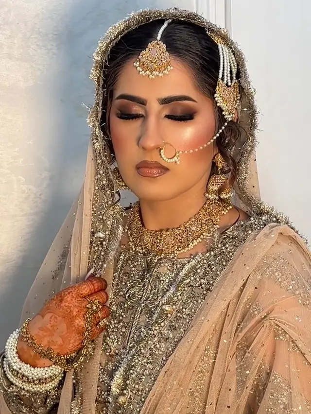 Hair & Makeup — Sammarables à Paris — Desi Corner