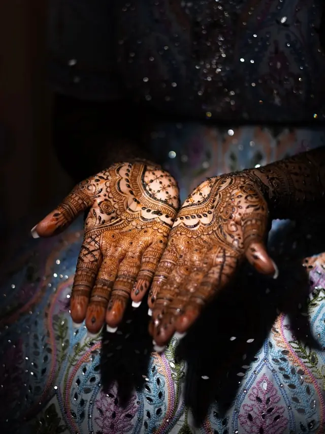 Henné — Mehendi by Kajal à Paris — Desi Corner