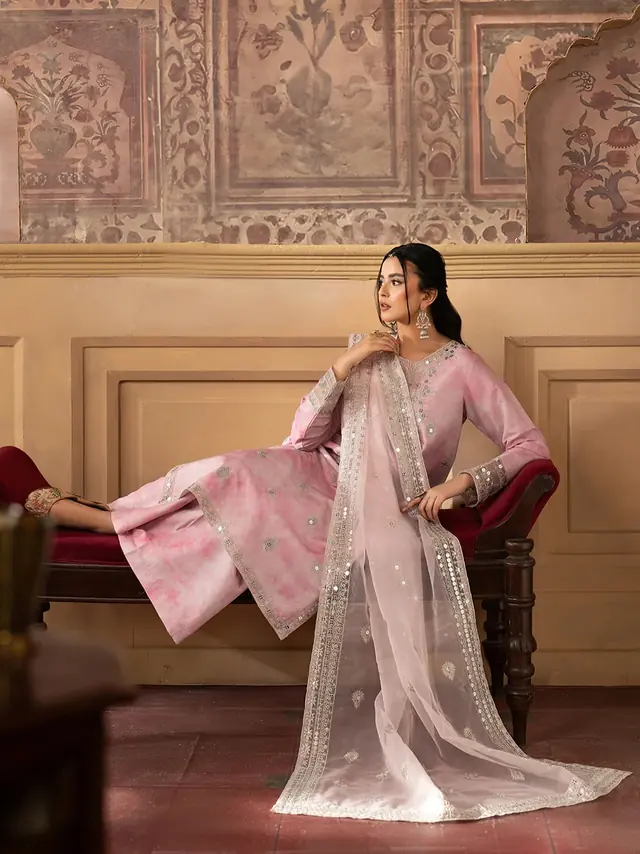 Prêt à porter — Tasneem Couture Beauté à Pantin — Desi Corner