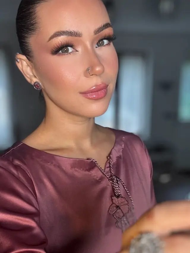 Hair & Makeup — Hina Makeup à Lamorlaye — Desi Corner