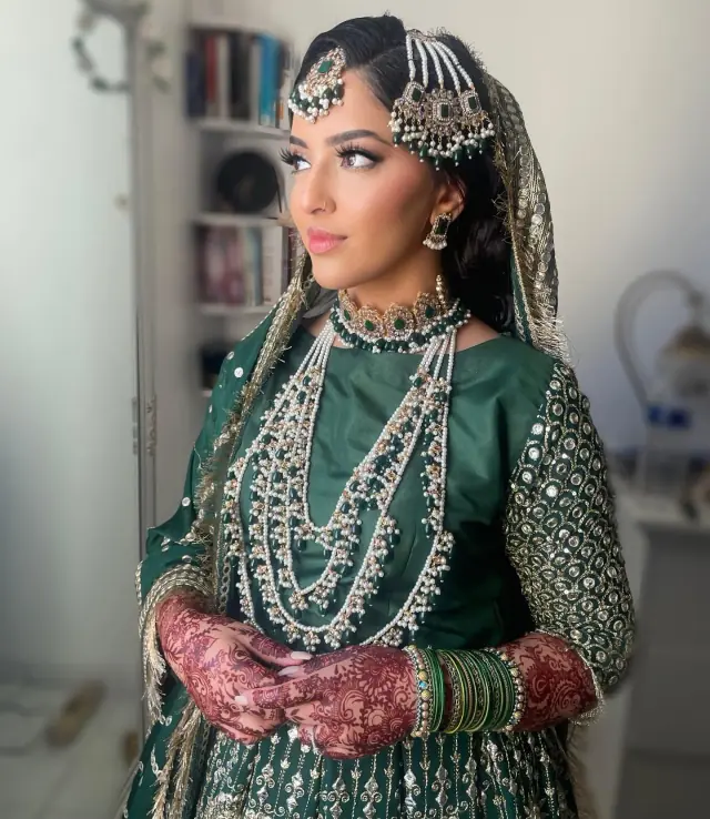 Hair & Makeup — Ambz Makeup à Paris — Desi Corner