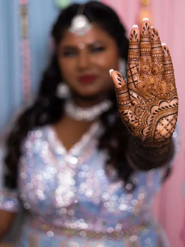 Henné — Mehendi by Kajal à Paris — Desi Corner